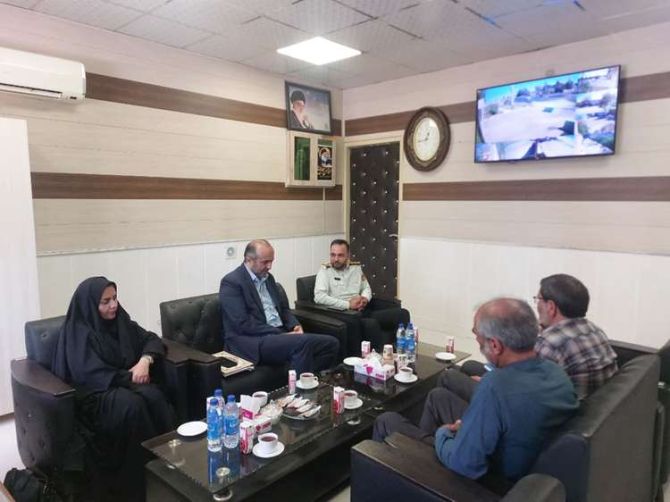 دیدار مدیرکل دامپزشکی استان قم با فرمانده پاسگاه انتظامی شهرک صنعتی شکوهیه به مناسبت گرامیداشت هفته انتظامی
