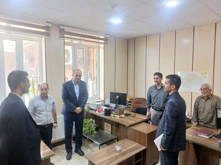بازدید معاون هماهنگی امور اقتصادی استانداری قم از اداره کل دامپزشکی به مناسبت هفته دامپزشکی