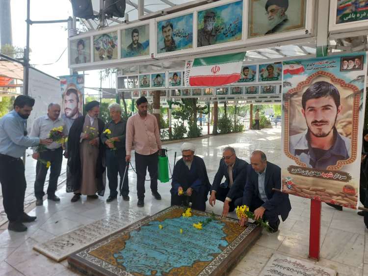 حضـور همکاران اداره کل دامپــزشکی در گلــزار شهـدا همـزمان با هفتـه دفـاع مقدّس