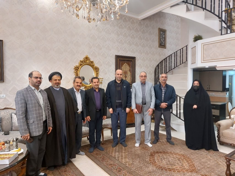 دیـدار مدیـرکل دامپــزشکی استــان بـا همکـار جانبـاز و بـازنشستـه ، جنـاب آقـای رضـا پاکنــژاد